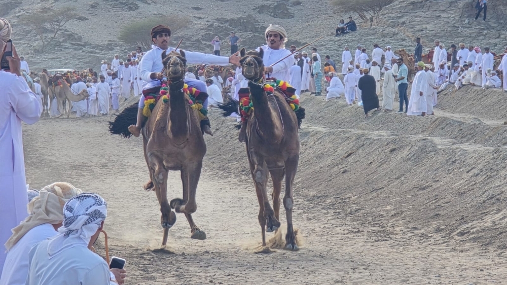 جانب من منافسات ركض العرضة