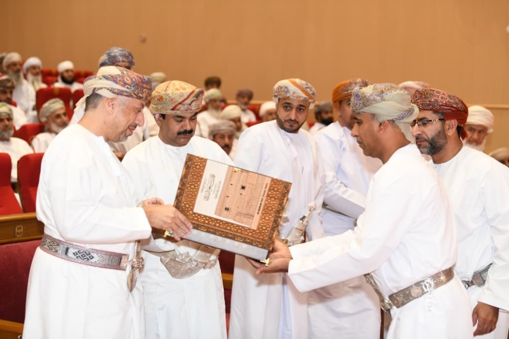 أثناء تدشين الكتاب